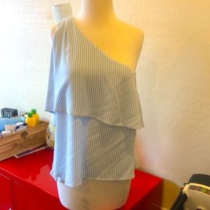 One shoulder top very sexy